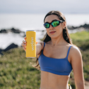 Mujer deportista sosteniendo Wellen
